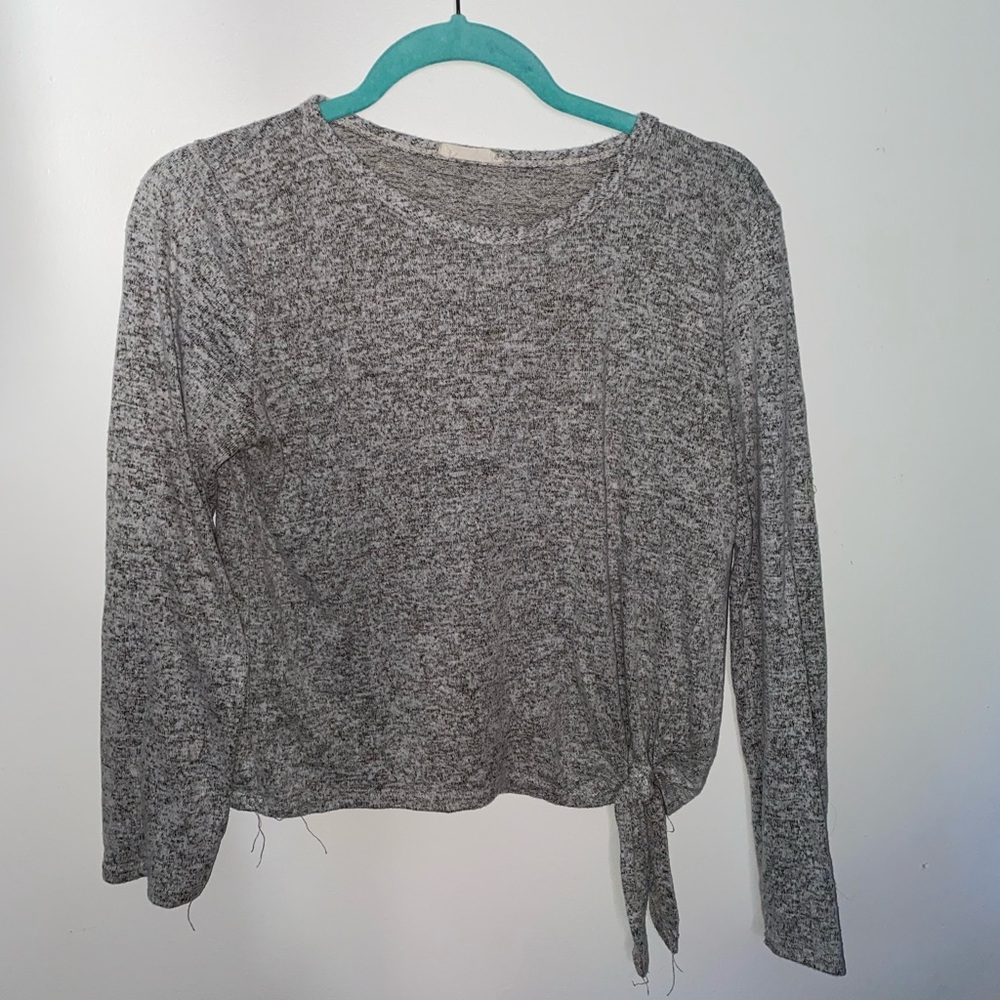 Gray long sleeve sweater/shirt.